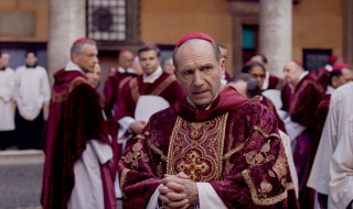 Ralph Fiennes stars as Cardinal Lawrence in director Edward Berger's CONCLAVE, a Focus Features release. Credit: Courtesy of Focus Features. © 2024 All Rights Reserved.